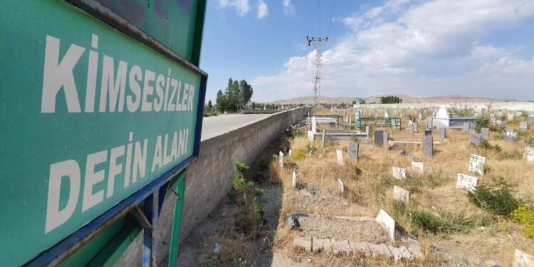 Rojavalı Muhammed’in cenazesi kimsesizler mezarlığına defnedildi