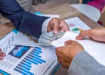 Yolsuzluk bataklığı derinleşiyor