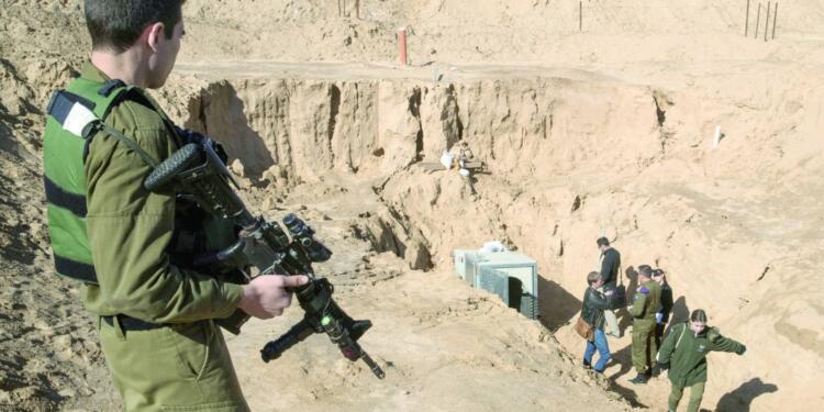 İsrail ordusu tünellere deniz suyu pompaladı