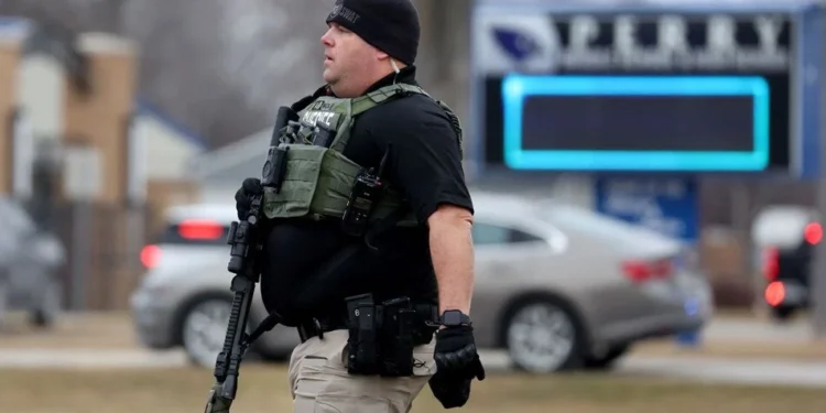 ABD’de liseye silahlı saldırı: Saldırgan öldü, 3 yaralı