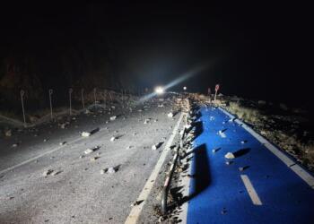 Depremden sonra Samandağ-Arsuz yolu trafiğe kapatıldı