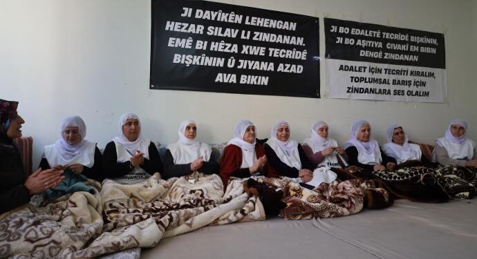 Adalet Nöbetleri birçok kentte destek ziyaretleri ile sürdü