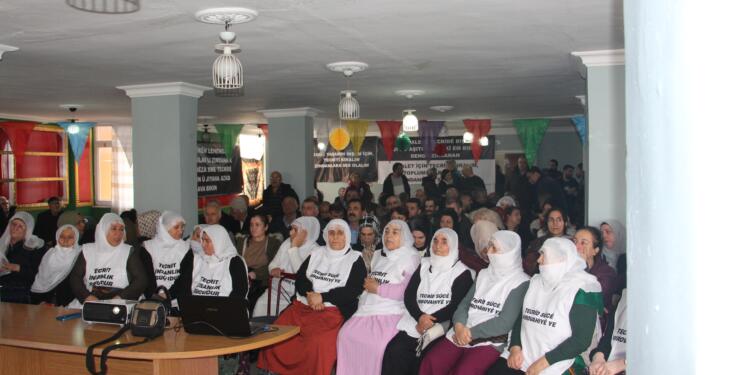 Adalet Nöbetleri sürüyor: Açlık grevlerinin başka aşamaya geçmemesi adım atılmalı