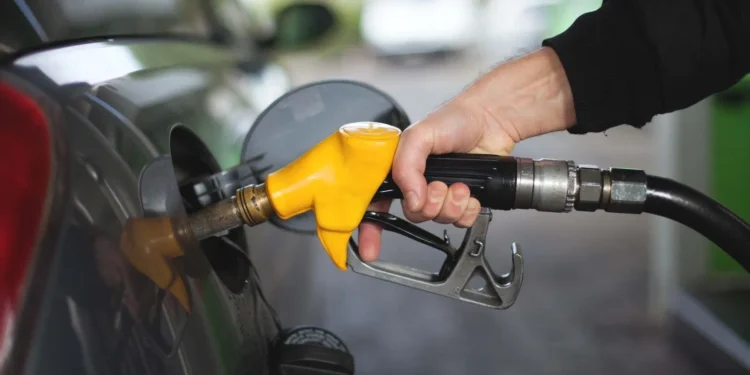 Benzine bir zam daha: Depo bin 800 TL’ye dolacak