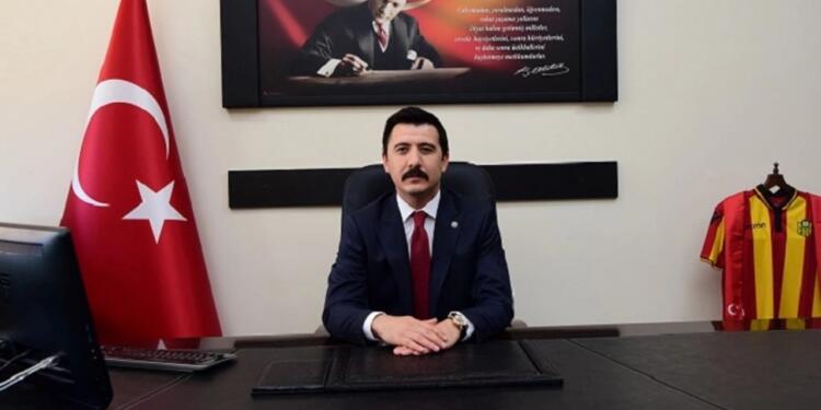 Hutbeyi beğenmeyen kaymakam imamı darp etti