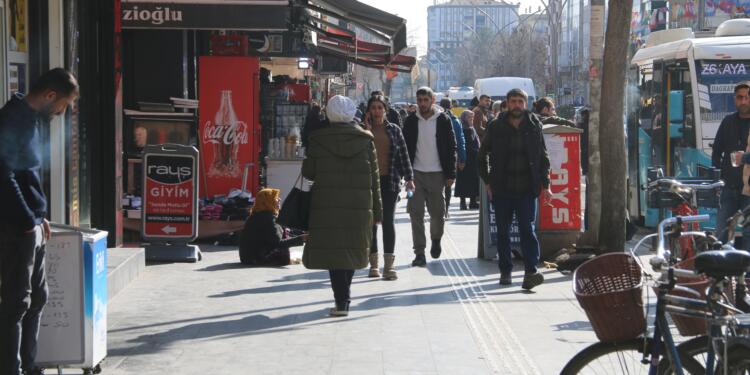 Yurttaşlar zamlara tepki: Ekmeğimize de göz diktiler