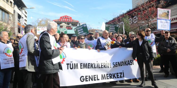 Emekliler: İnsanca yaşamak istiyoruz