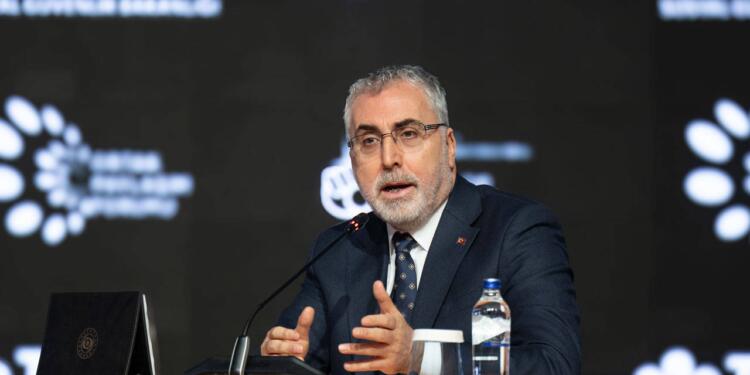 Bakan, emekliler ölene kadar çalışsın istiyor