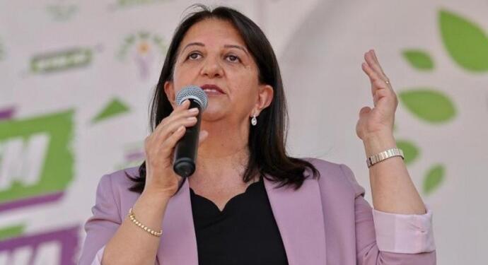 Buldan’dan ‘Biz geçmişimizde siyasi cinayetlere şahit olduk ama mertçeydi’ diyen Akşener’e: Namertçe!