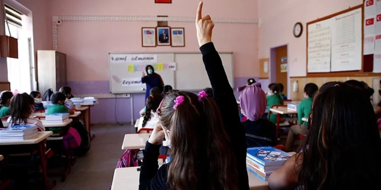 Eğitim-Sen: Çocuklar okula aç gidip geliyor