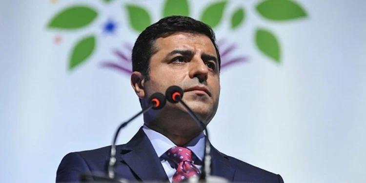 Demirtaş: Davutoğlu emir verdi, ‘Ev ev mahalle mahalle temizleyin’ dedi