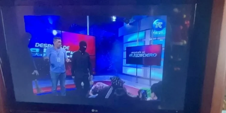 Ekvador’da silahlı grup canlı yayın bastı: Çalışanlar rehin alındı