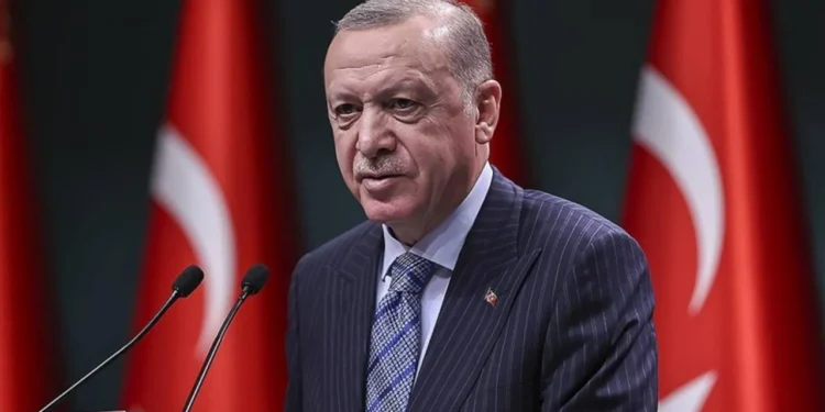 Erdoğan: En düşük emekli aylığını 10 bin liraya çıkarıyoruz
