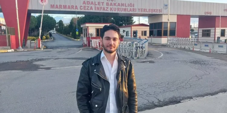 Gazeteci Furkan Karabay tahliye edildi