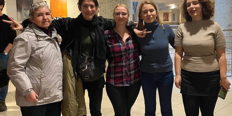 Gazeteciler çalışan gazeteciler gününde hakim karşısındaydı