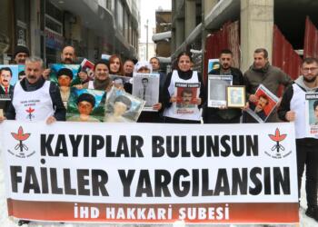 Kayıp yakınları Özdemir, Tanış ve Deniz’in akıbetini sordu