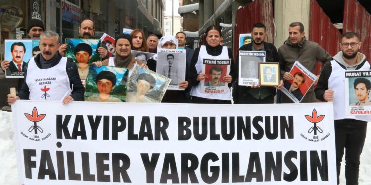 Kayıp yakınları Özdemir, Tanış ve Deniz’in akıbetini sordu