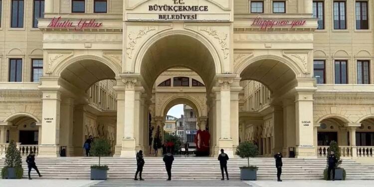 ‘Rüşvet’ operasyonunda 8 kişi tutuklandı