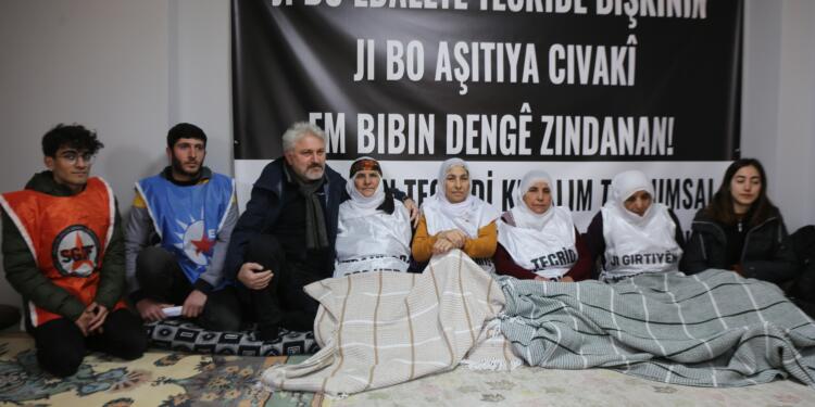 ESP İzmir İl Örgütü 3 günlük açlık grevinde