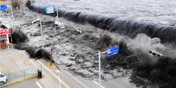 Japonya’da 7,6 büyüklüğünde deprem