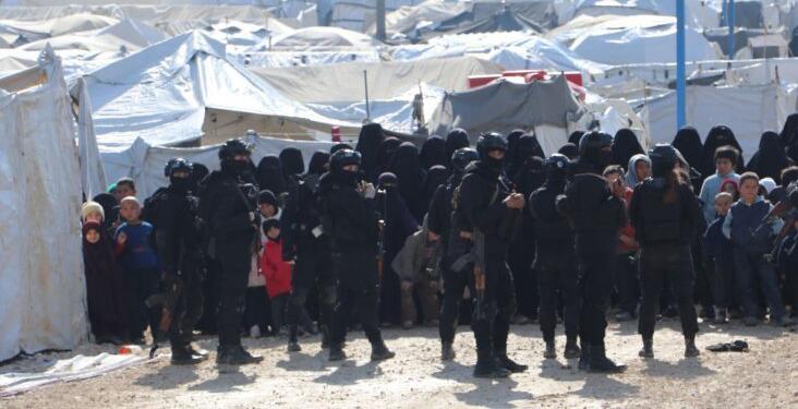 Kadın kıyafeti giyerek gizlenmeye çalışan bir DAİŞ’li yakalandı