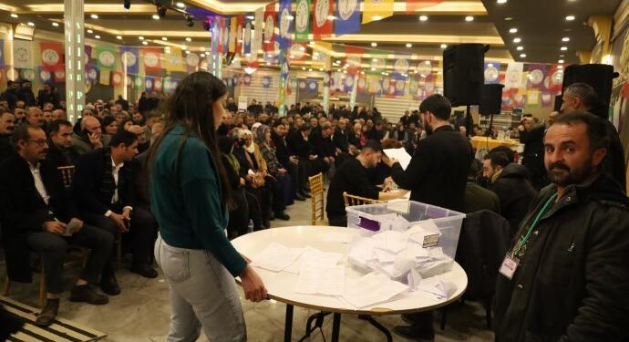 Serhat kentlerinde de birçok yerde ön seçimler ikinci tura kaldı