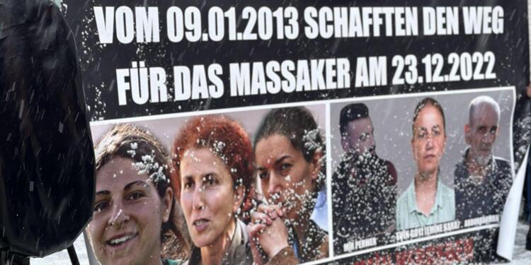 Paris’te katledilen kadınlar için Avrupa kentlerinde eylem