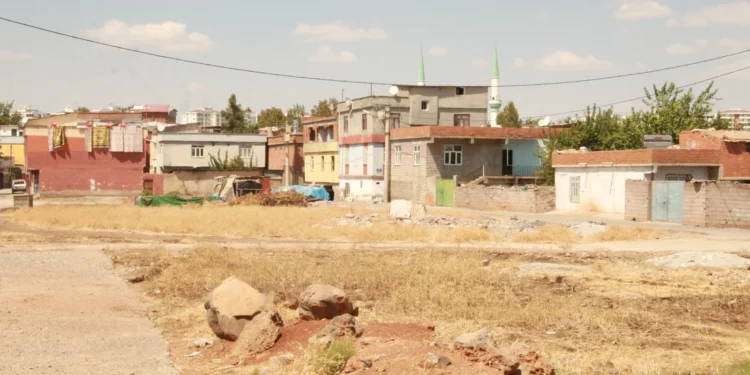 Amed kayyımı giderayak mahalleyi yıkıyor