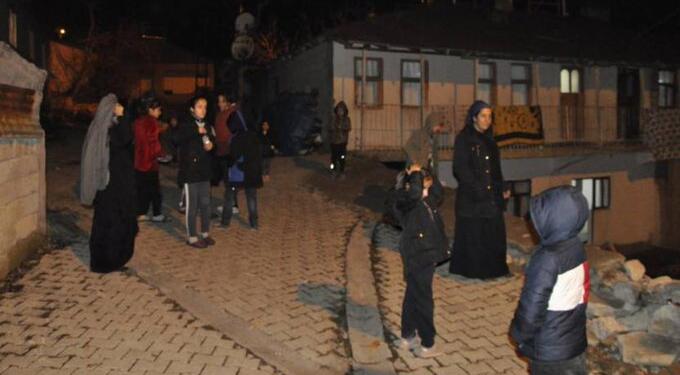 Gever’deki depremde 28 evde çatlaklar oluştu