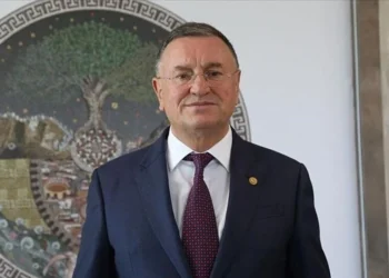 Lütfü Savaş iktidarı savundu, ‘adaylığım devam ediyor’ dedi