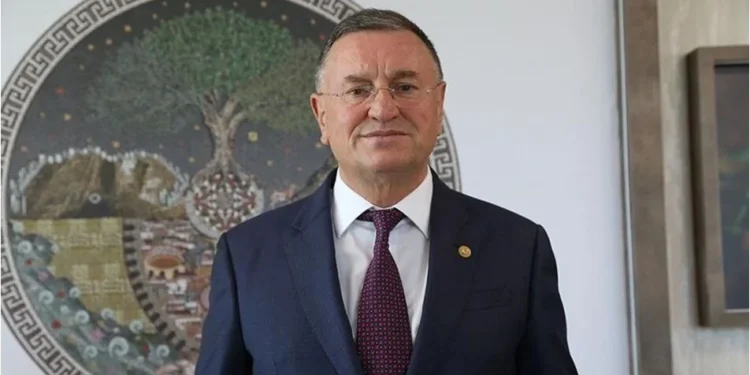 Lütfü Savaş iktidarı savundu, ‘adaylığım devam ediyor’ dedi