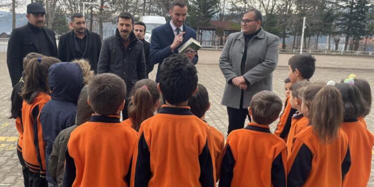 Ülkü Ocakları Tekirdağ’dan sonra Kastamonu’da da okullarda kitap dağıttı!