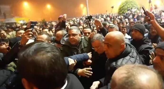 Deprem anmalarında Özel ve Koca’ya tepki