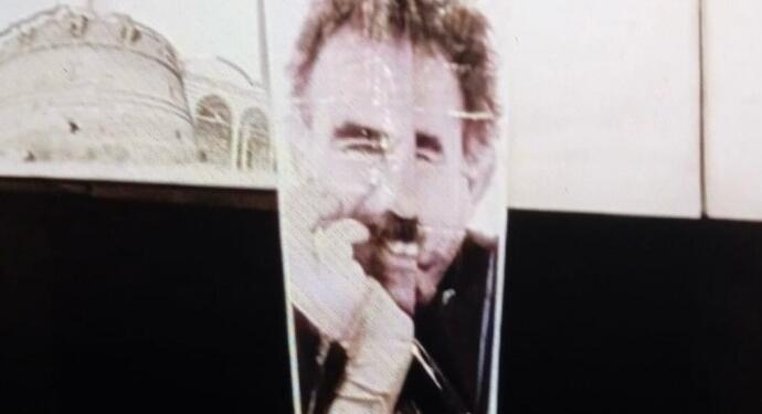 Köprüye Öcalan posteri asıldı