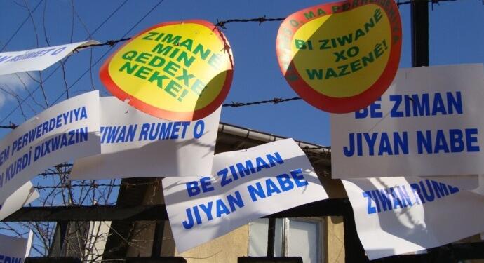 AKP’nin ‘yasak yok’ demesine rağmen Kürtçeye yasaklar bitmedi