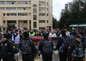 Kayyım yönetimindeki DBB’de usulsüz kadrolaşma protesto edildi