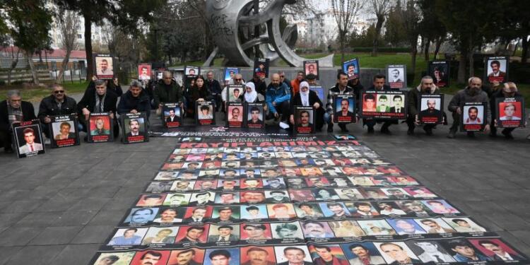 Kayıp yakınları  gözaltında kaybedilenlerin akıbetini sordu