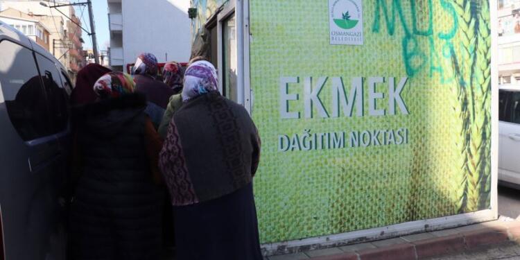 ‘Türkiye yüzyılı’nın gerçeği ücretsiz ekmek kuyruğu!