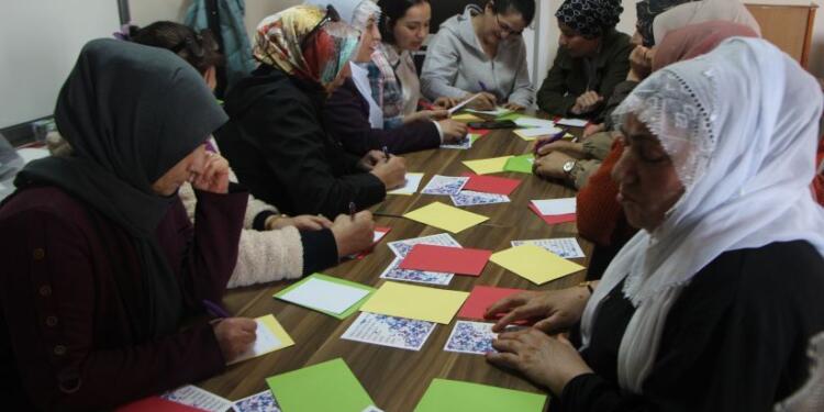 TJA cezaevindeki tutsak kadınlara kart gönderdi