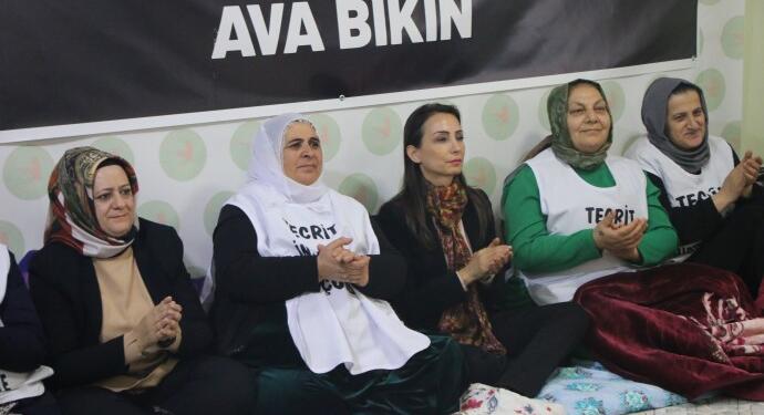 Adalet Nöbetleri: Hatimoğulları Êlih’te eylemcileri ziyaret etti