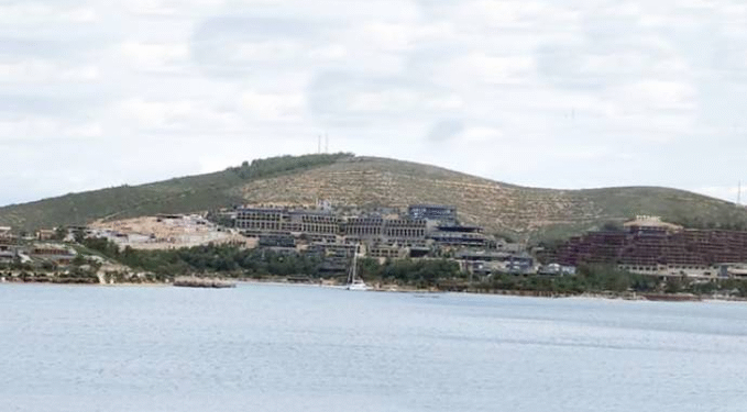 Yangından sonra lüks villa yapılıyor