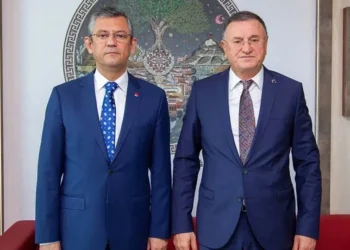 CHP Hatay’da Lütfü Savaş’la devam kararı aldı