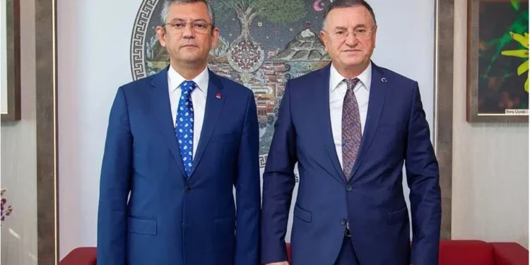 CHP Hatay’da Lütfü Savaş’la devam kararı aldı