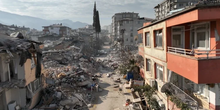 İHD’den deprem raporu: 1 yıl geçti sorunlar giderilmedi