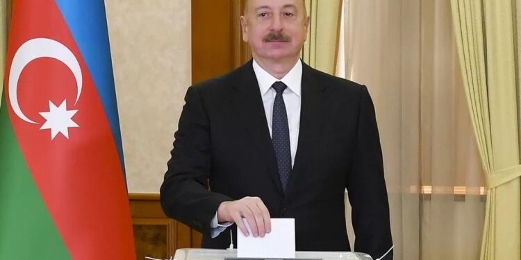 Aliyev 5. kez cumhurbaşkanı ilan edildi