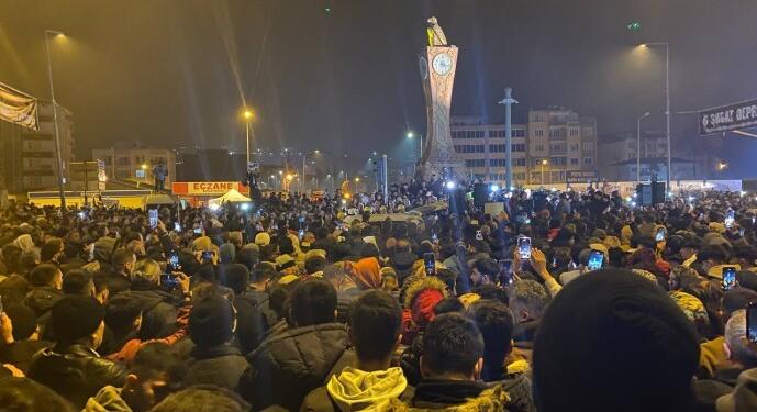 Depremin yıktığı kentlerde anma: Unutmak yok