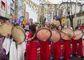  Amed’de 21 Şubat Anadil Günü kapsamında yürüyüş gerçekleşti