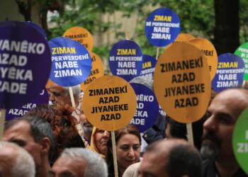 ‘Kürtçe’nin resmi dil olması için mücadele etmeliyiz’