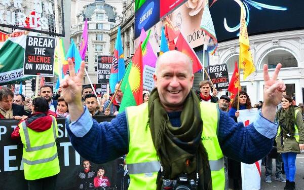 ‘Öcalan’a özgürlük’ kampanyasına katılan İrlandalı gazeteci: Kürt sorunu siyaseten çözülmeli