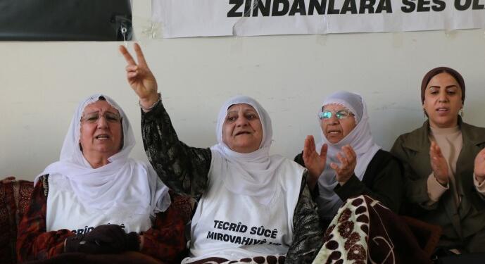 Adalet Nöbetleri sürüyor: Tecridi kıralım zindanlara ses olalım